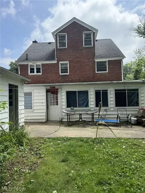 823 Bellflower Ave NW, Canton, OH 44708 photo 8
