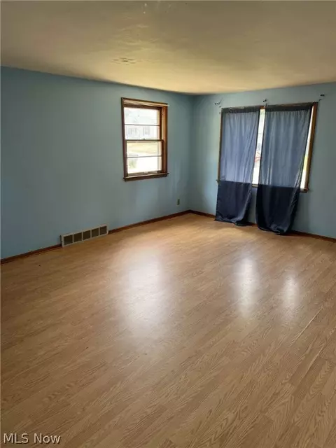 823 Bellflower Ave NW, Canton, OH 44708 photo 9