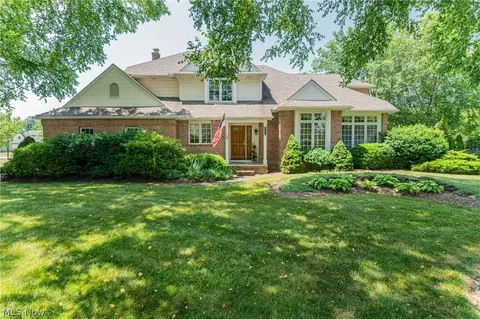 207 Ashland Ave, Elyria, OH 44035