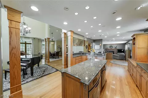 207 Ashland Ave, Elyria, OH 44035 photo 8