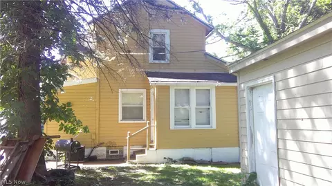 295 Shelby Ave, Akron, OH 44310 photo 4