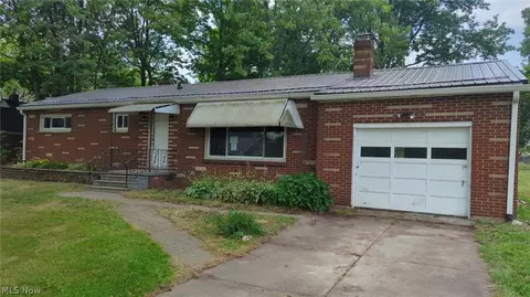 1840 Edwards Dr, Akron, OH 44306