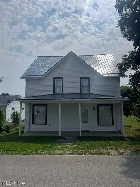 178 East St, Lore City, OH 43755