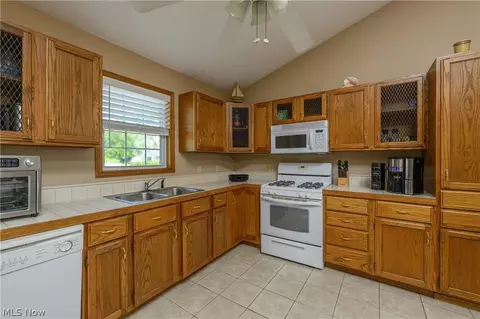 Kitchen - 308 Avis Ave NW, Massillon, OH 44646 photo 3 of 7