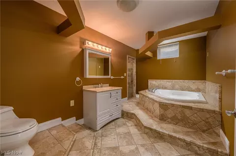 Bath - 308 Avis Ave NW, Massillon, OH 44646 photo 3 of 3