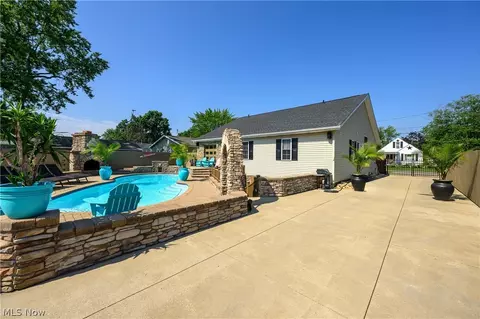 Exterior - 308 Avis Ave NW, Massillon, OH 44646 photo 8 of 12