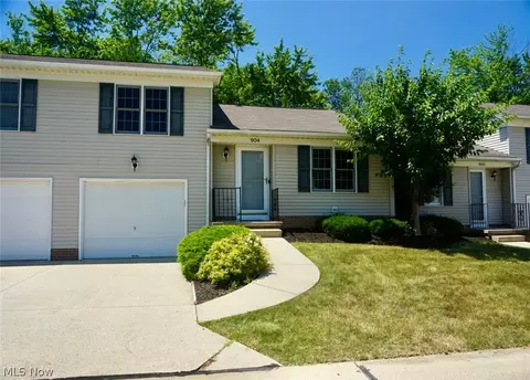 904 Quinebaug Ct, Brunswick, OH 44212