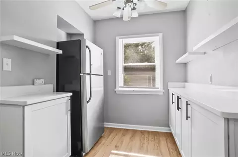 Kitchen - 290 E 210th St, Euclid, OH 44123 photo 2 of 2