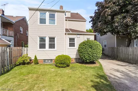 Exterior - 290 E 210th St, Euclid, OH 44123 photo 6 of 7