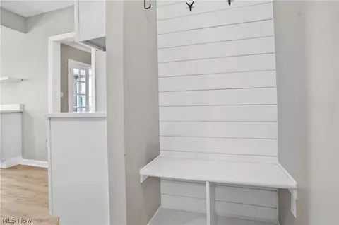 Entry Way - 290 E 210th St, Euclid, OH 44123 photo 6 of 7