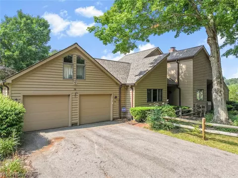 36 Windward Way, Chagrin Falls, OH 44023