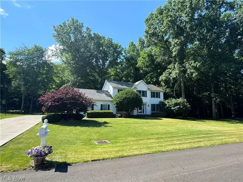 1902 Quail Run Dr, Cortland, OH 44410