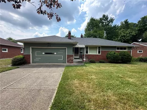 446 Hillcrest Dr, Cleveland, OH 44143