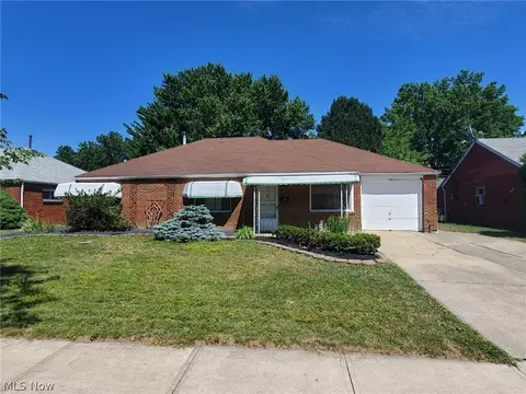 643 Hemlock Dr, Euclid, OH 44132 photo 1