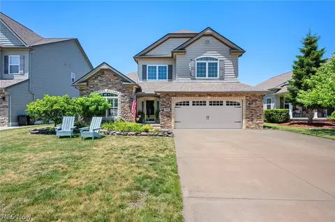 194 Shoreland Cir, Willowick, OH 44095