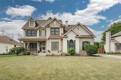 30021 Westminster Dr, North Olmsted, OH 44070