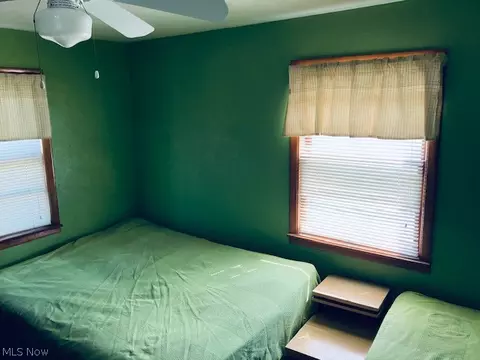Bedroom - 4374 Lake Rd E, Geneva, OH 44041 photo 2 of 2