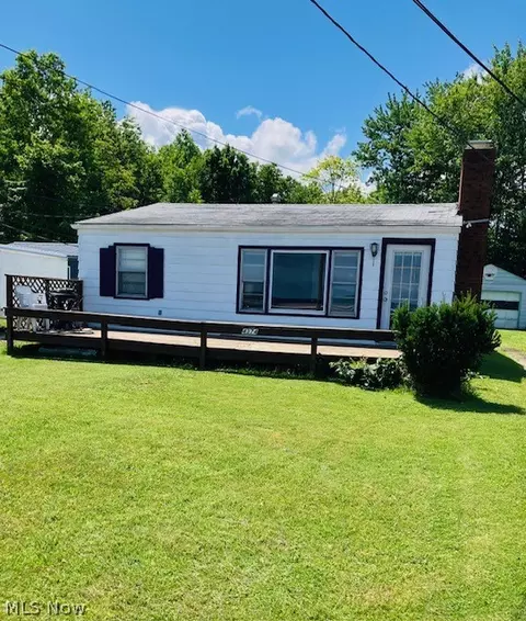 4374 Lake Rd E, Geneva, OH 44041