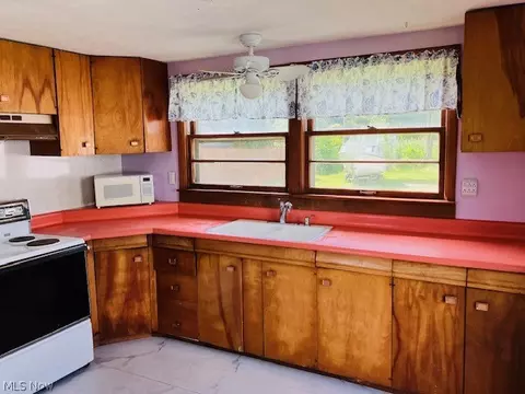 Kitchen - 4374 Lake Rd E, Geneva, OH 44041 photo 1 of 1