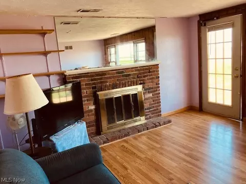 Living - 4374 Lake Rd E, Geneva, OH 44041 photo 2 of 2