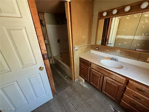 Bath - 30232 Robert St, Wickliffe, OH 44092 photo 2 of 2