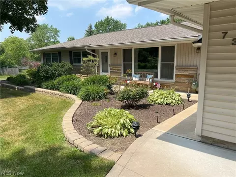 7325 Euclid Chardon Rd, Kirtland, OH 44094