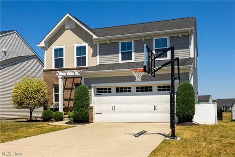 6797 Majestic Dr, North Ridgeville, OH 44039