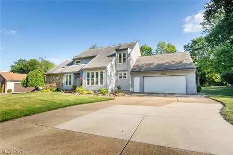 423 Regency Park Dr, Tallmadge, OH 44278