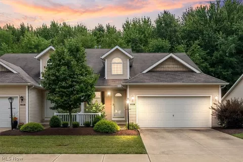 7591 Willow Woods Dr, North Olmsted, OH 44070