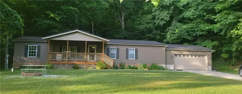 1709 Goshen Hill Rd SE, New Philadelphia, OH 44663