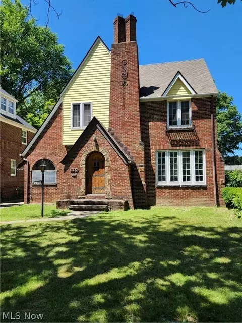 230 E 216th St, Euclid, OH 44123 photo 1