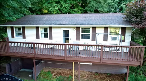 612 Baltzley Valley Rd NE, New Philadelphia, OH 44663