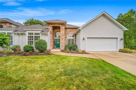 308 Gretna Green Dr, Highland Heights, OH 44143