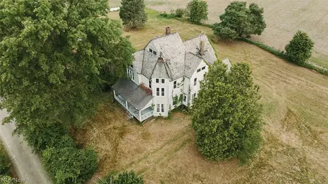 Kent Avenue Ne, Hartville, OH 44632