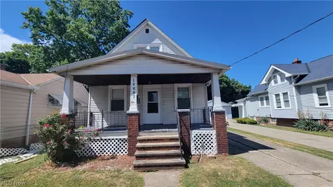 19807 Shawnee Ave, Cleveland, OH 44119