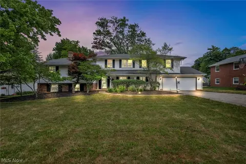 965 Colony Dr, Highland Heights, OH 44143