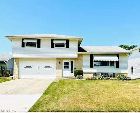 1290 Cordova Rd, Mayfield Heights, OH 44124