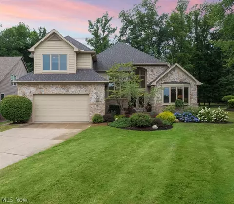 195 Brighton Dr, Aurora, OH 44202