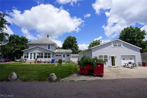378 Walhonding St NE, Brewster, OH 44613