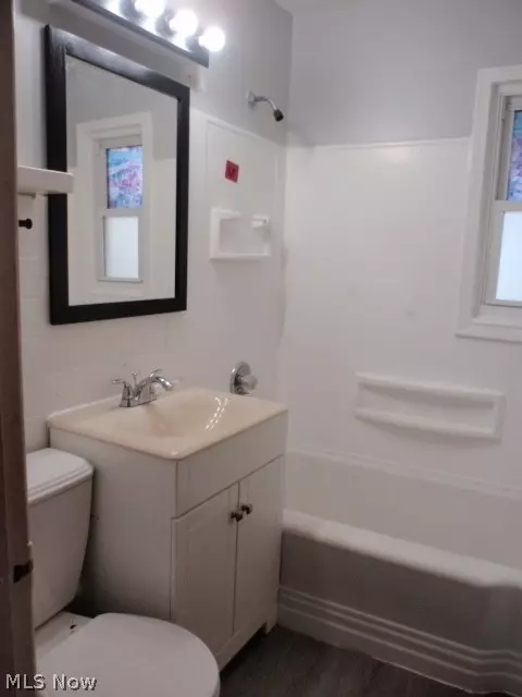 Bath - 605 Eastern Heights Blvd, Elyria, OH 44035 photo 1 of 1