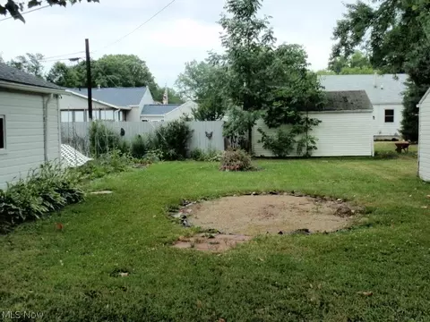Exterior - 605 Eastern Heights Blvd, Elyria, OH 44035 photo 3 of 3