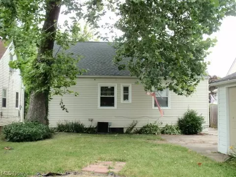 Exterior - 605 Eastern Heights Blvd, Elyria, OH 44035 photo 2 of 3