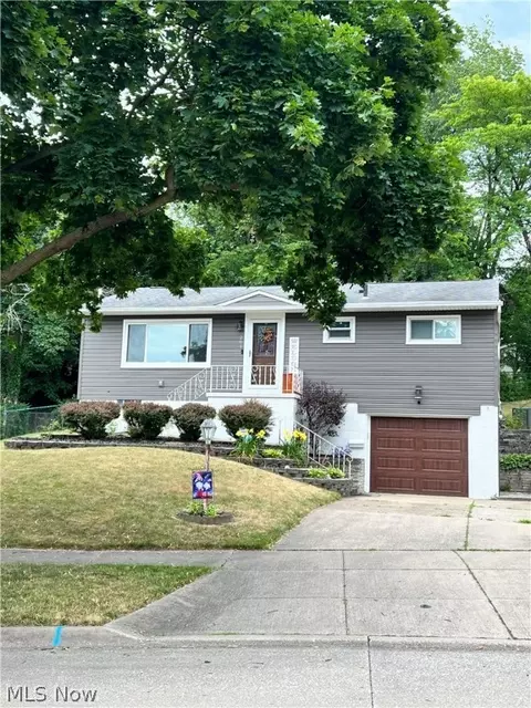 261 Eastholm Ave, Akron, OH 44312