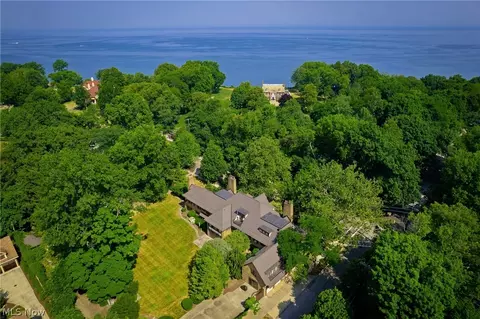 10494 Lake Shore Blvd, Bratenahl, OH 44108