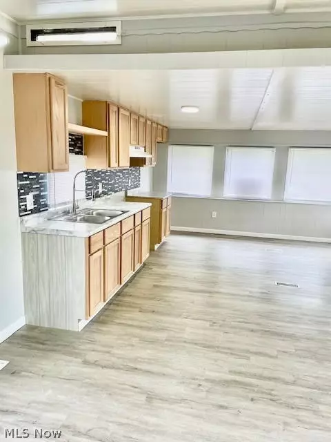 48 Chestnut Ct, Mansfield, OH 44906 photo 2