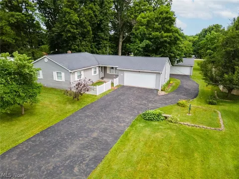 6221 NE Amy Boyle Rd NE, Brookfield, OH 44403