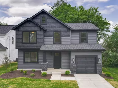 870 Meridian St, Akron, OH 44310