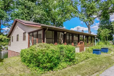 3797 Bay Path Dr, Akron, OH 44319