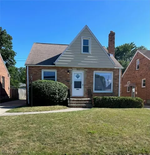 8414 Whittington Dr, Cleveland, OH 44129