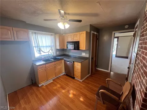 407 E 11th St, Dover, OH 44622 photo 11